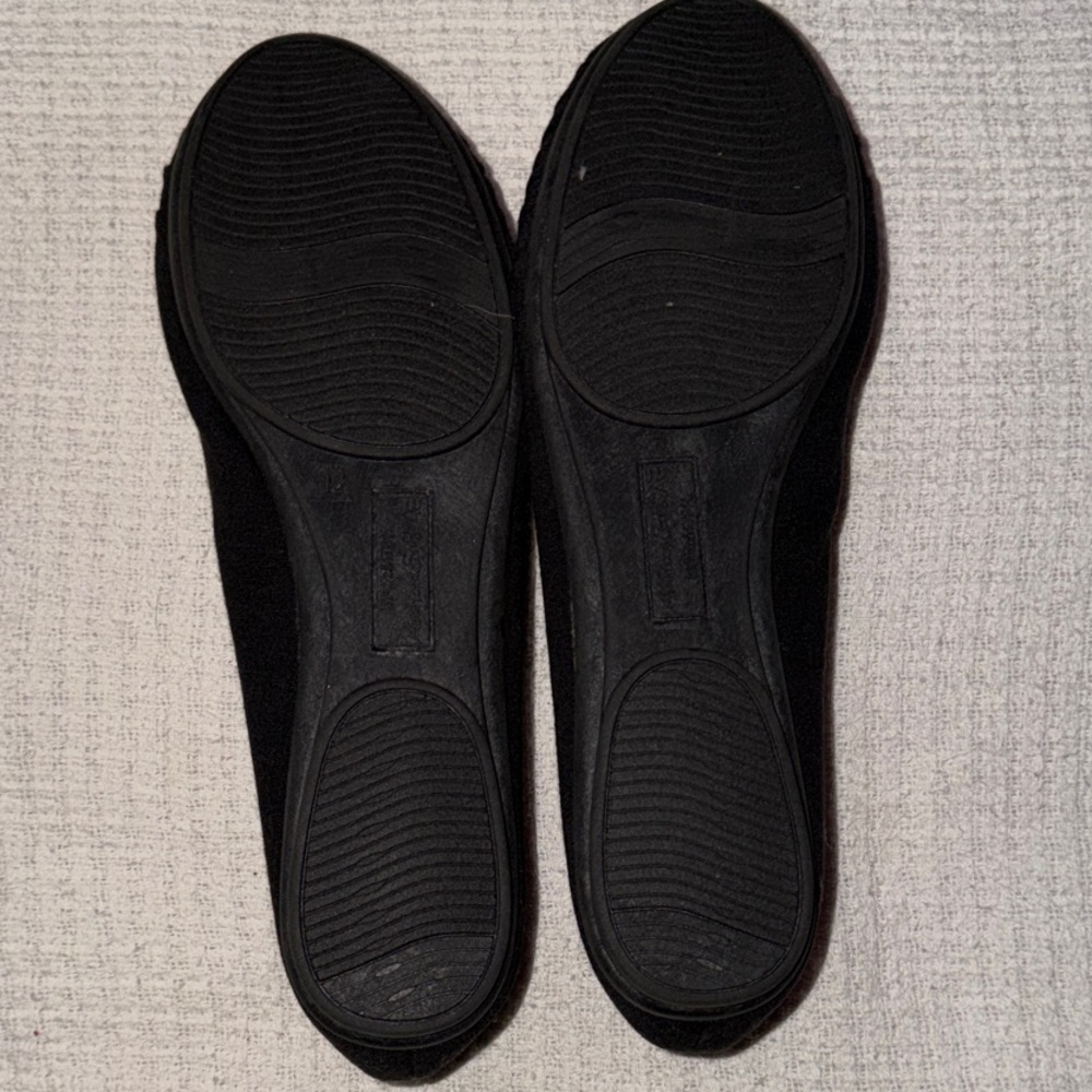 American Eagle by Payless Black Women's Flats - Picture 2 of 4